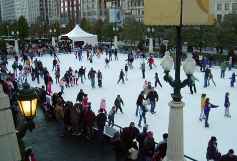 Patinaje sobre hielo en McCormick Tribune Plaza